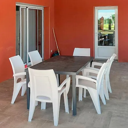 Feriehus Pet Friendly In Eyraud-crempse-maurens *