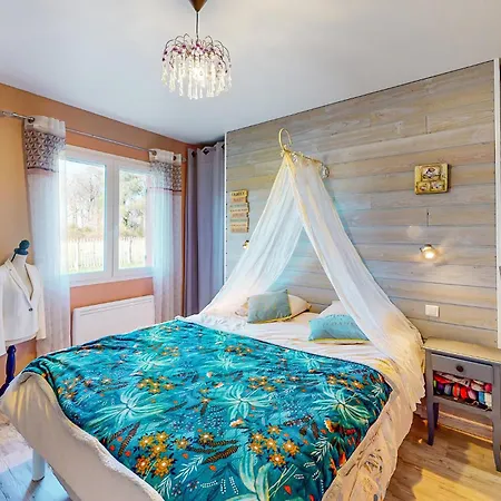 Pet Friendly In Eyraud-crempse-maurens Laveyssière