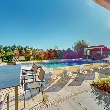 Pet Friendly In Eyraud-crempse-maurens