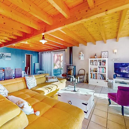 Pet Friendly In Eyraud-crempse-maurens * Laveyssière