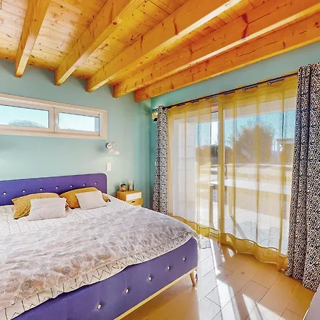 Feriehus Pet Friendly In Eyraud-crempse-maurens *
