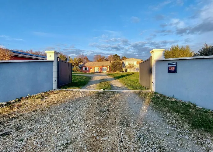 Lovely In Eyraud-crempse-maurens * Saint-Jean-dʼEyraud