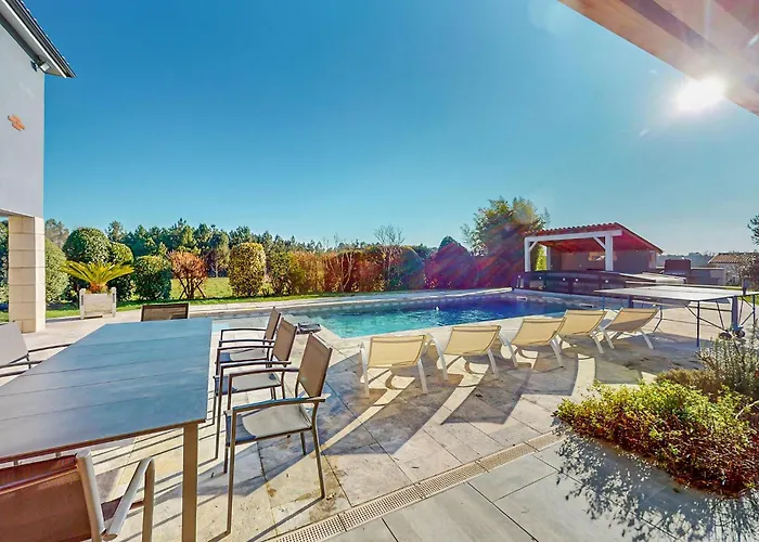 Lovely In Eyraud-crempse-maurens