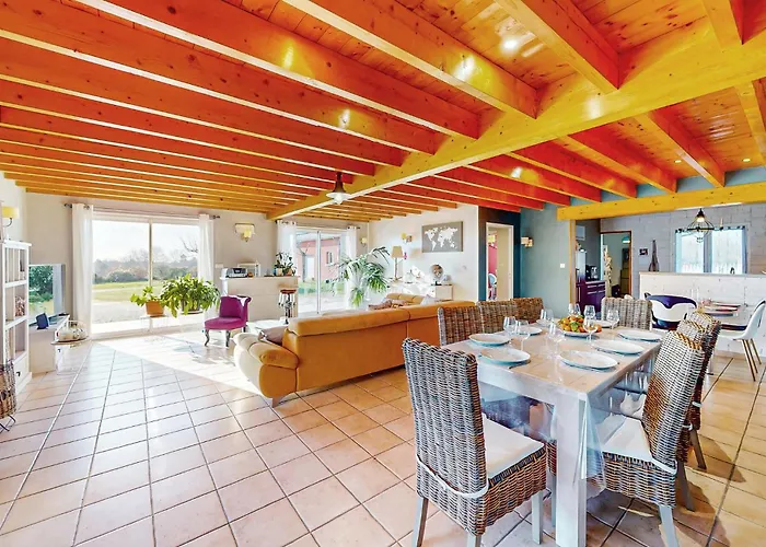 Lovely In Eyraud-crempse-maurens